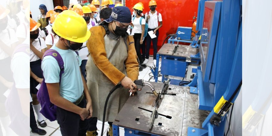 Centro Tecnológico Hugo Chávez Frías realiza recorrido a estudiantes de Secundaria