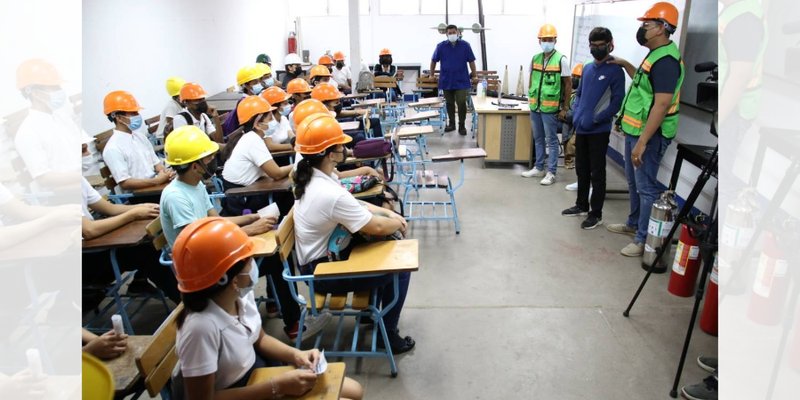 Centro Tecnológico Hugo Chávez Frías realiza recorrido a estudiantes de Secundaria
