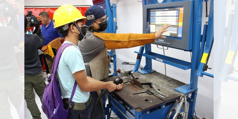 Centro Tecnológico Hugo Chávez Frías realiza recorrido a estudiantes de Secundaria