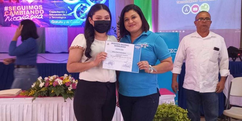 200 Protagonistas de la educación y capacitación técnica celebran entrega de certificados en Estelí