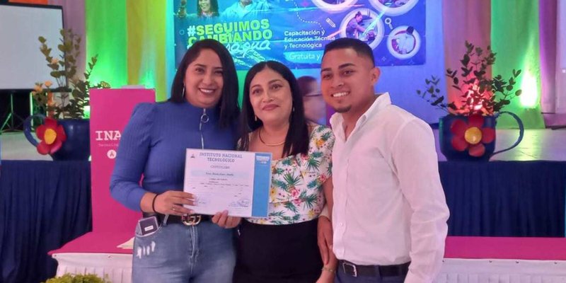 200 Protagonistas de la educación y capacitación técnica celebran entrega de certificados en Estelí