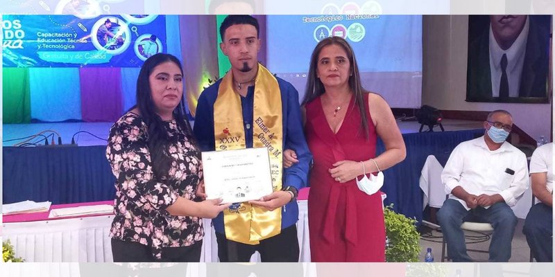 200 Protagonistas de la educación y capacitación técnica celebran entrega de certificados en Estelí