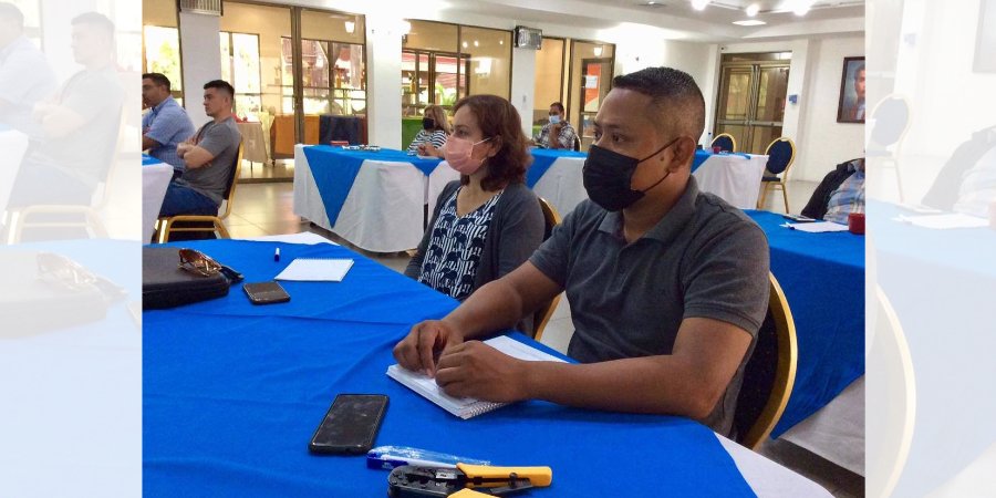 Capacitan a Servidores Públicos con Certificación Internacional