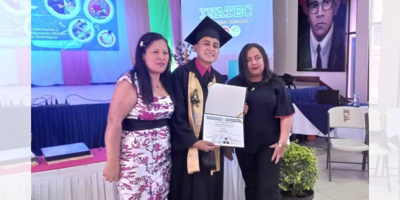 200 Protagonistas de la educación y capacitación técnica celebran entrega de certificados en Estelí