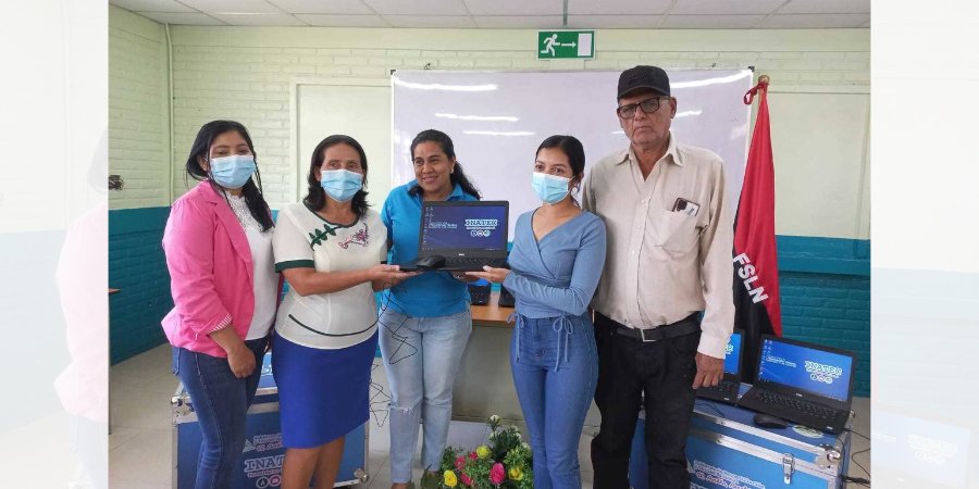Familias de San Juan de Rio Coco reciben Laboratorios Móviles de Computación