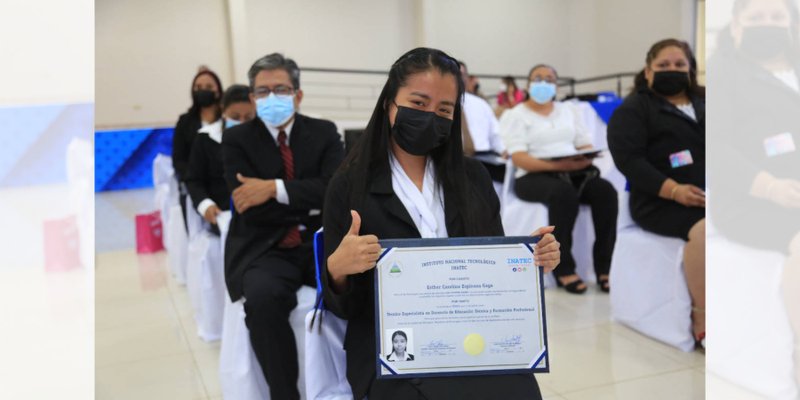 801 Docentes de Formación Técnica se Gradúan