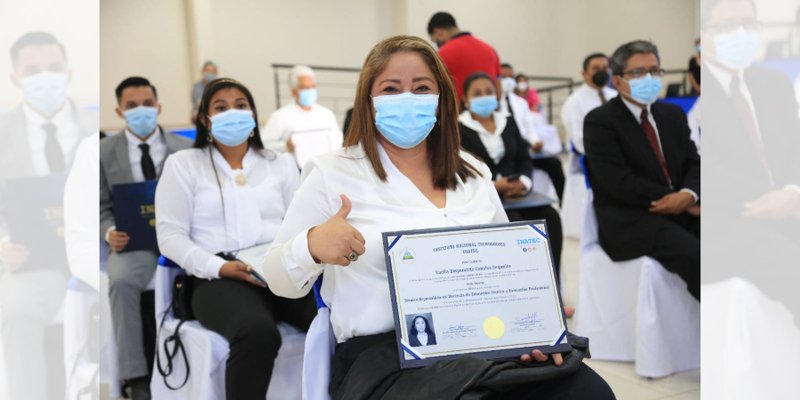 801 Docentes de Formación Técnica se Gradúan