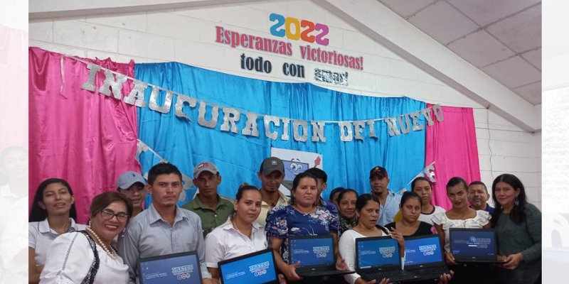 Comunidad Los Chinamos en Chontales, reciben laboratorio móvil de computación