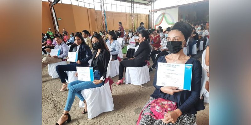 En Fuerza de Victorias Masatepinos reciben certificados de cursos de Escuelas Municipales de Oficio