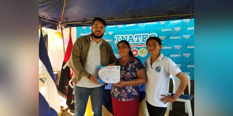 Comunidad San Diego en Carazo Celebran entrega de Certificados de Técnicos de Campo