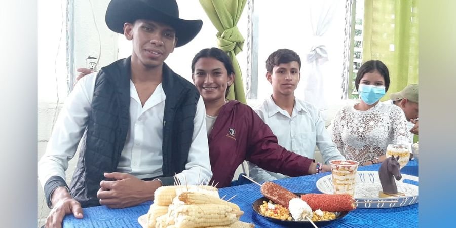 Centro Tecnológico Comandante Germán Pomares desarrolla colorida Feria Chontaleña