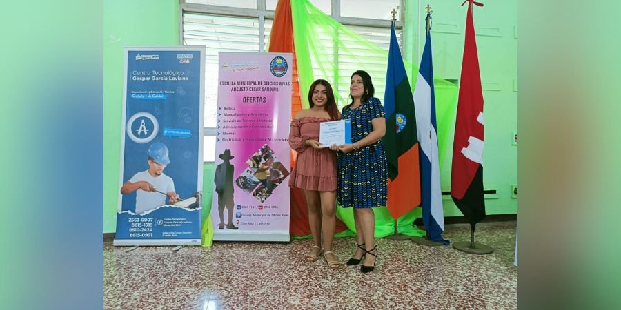 Rivenses reciben certificados de Cursos desde las Escuelas Municipales de Oficio