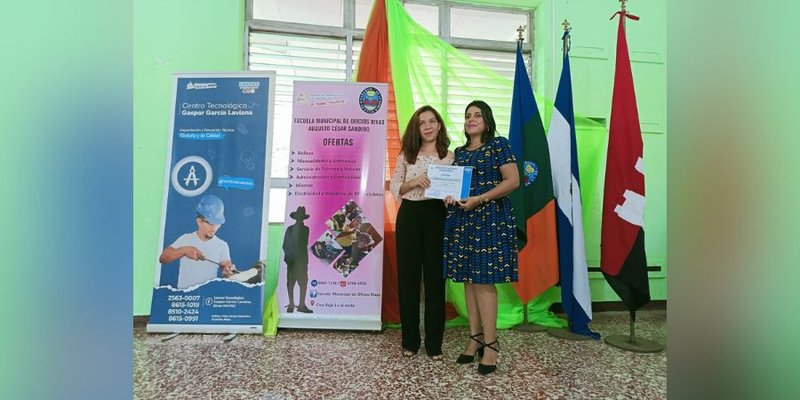 Rivenses reciben certificados de Cursos desde las Escuelas Municipales de Oficio