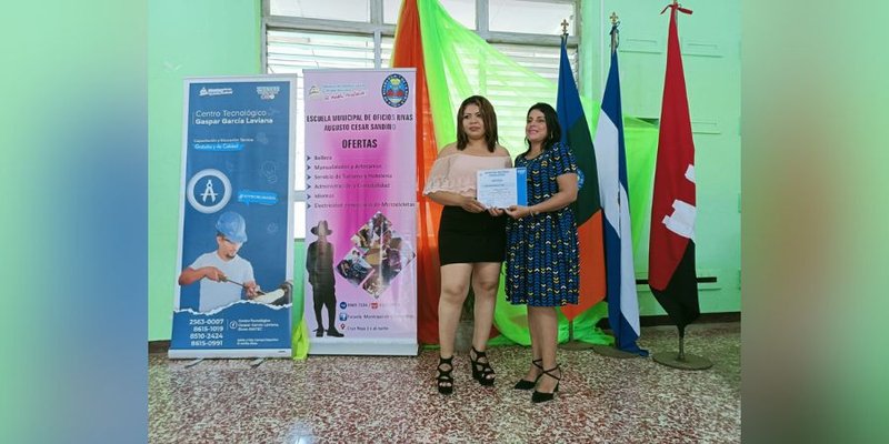 Rivenses reciben certificados de Cursos desde las Escuelas Municipales de Oficio