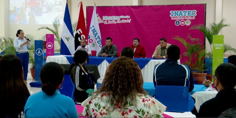 INATEC realiza Taller Creativo para el Desarrollo de Proyectos de Escritura en inglés