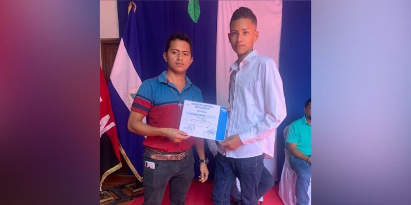 En saludo al mes patrio celebran entrega de certificados en Rivas