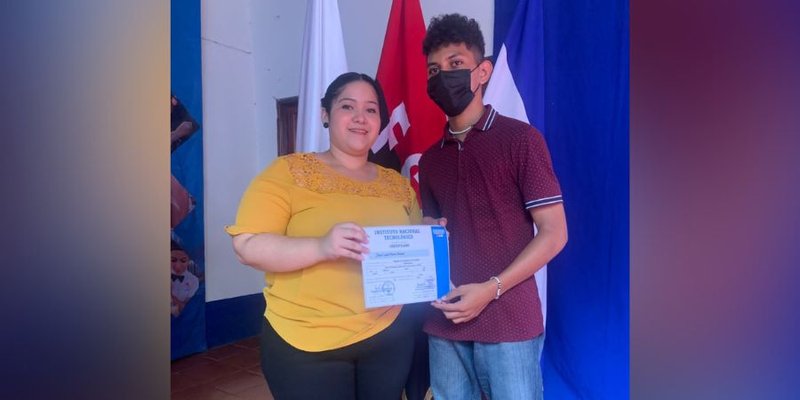 En saludo al mes patrio celebran entrega de certificados en Rivas
