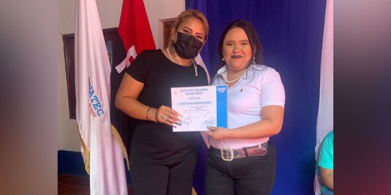 En saludo al mes patrio celebran entrega de certificados en Rivas