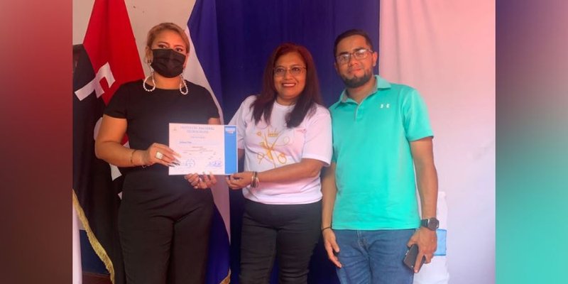 En saludo al mes patrio celebran entrega de certificados en Rivas