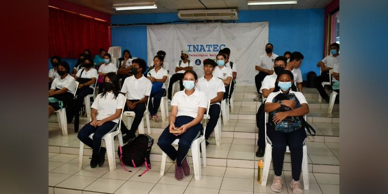 Fomentan el intercambio Literario y Poético entre estudiantes técnicos