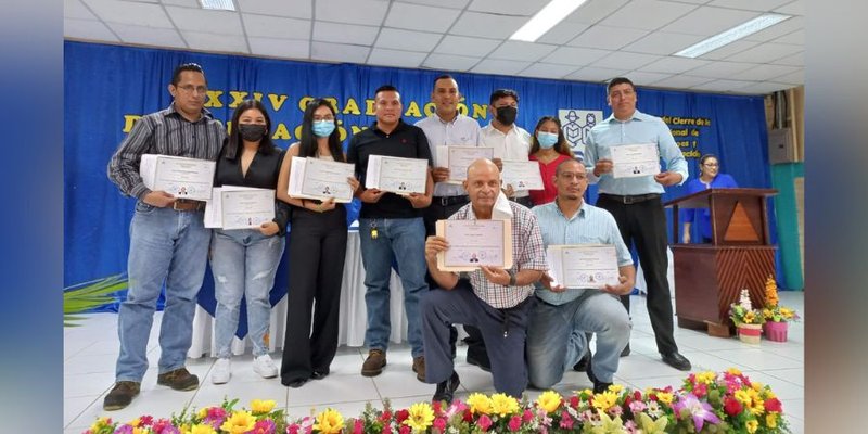 Centro Tecnológico Simón Bolívar Celebra Cuarta Graduación 2022