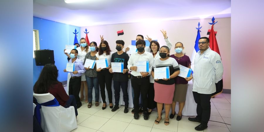 Adolescentes con Discapacidad Auditiva  Finalizan Curso Tecnológico