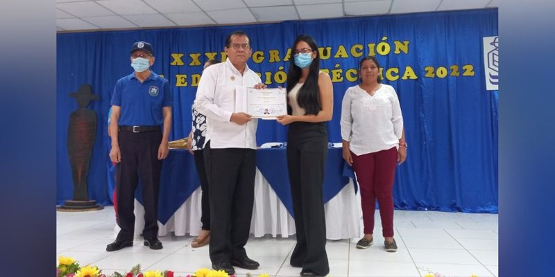 Centro Tecnológico Simón Bolívar Celebra Cuarta Graduación 2022