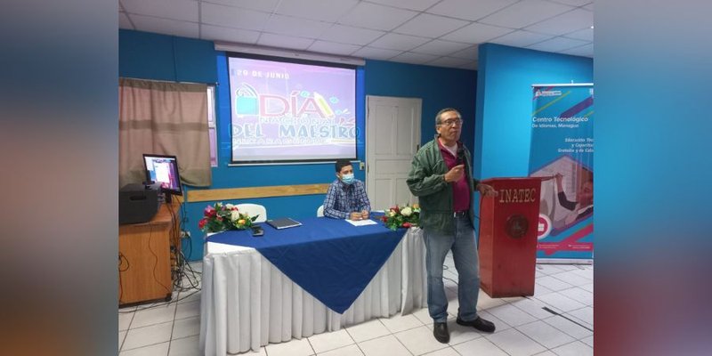 Estudiantes Técnicos saludan Día del Maestro a través de canto, poesía y música