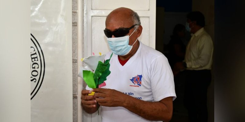 Personas con discapacidad finalizan curso de Arreglos Florales