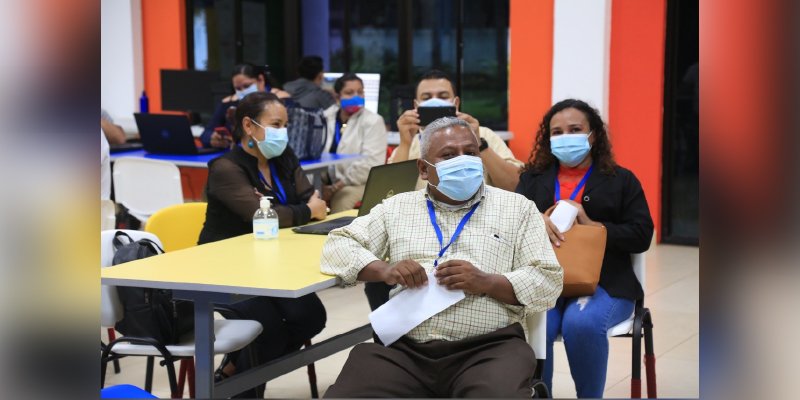 Docentes conocen los proyectos tecnológicos del Centro Nacional de Innovación - UNAN Managua