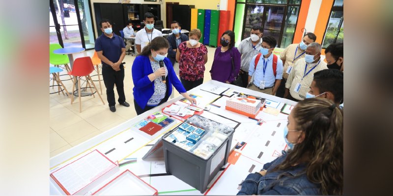 Docentes conocen los proyectos tecnológicos del Centro Nacional de Innovación - UNAN Managua