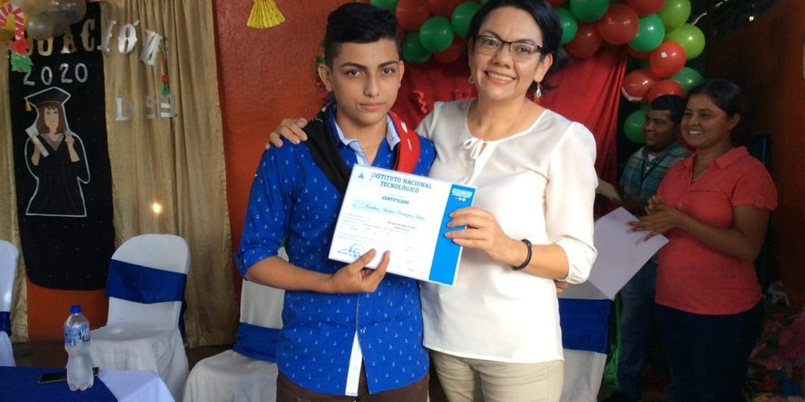 Managua: Protagonistas Egresan del Curso Decoración de Eventos