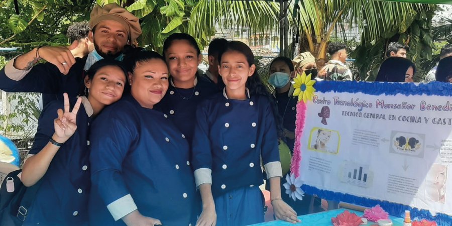 Dan a conocer la creatividad con la que se desarrollan estudiantes de Comercio y Servicio