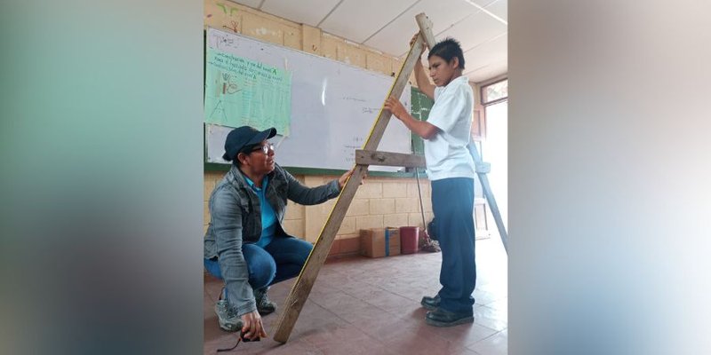 Entregan material didáctico e insumos para fortalecer vocación productiva