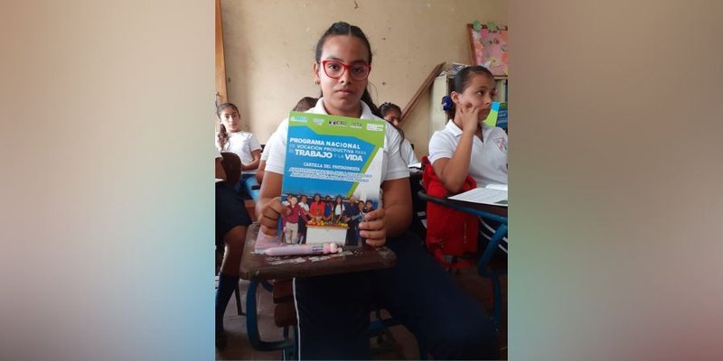 Entregan material didáctico e insumos para fortalecer vocación productiva