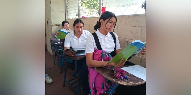 Entregan material didáctico e insumos para fortalecer vocación productiva