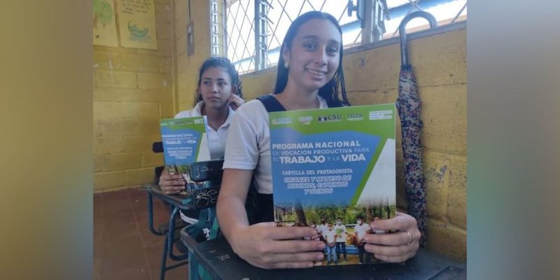 Entregan material didáctico e insumos para fortalecer vocación productiva