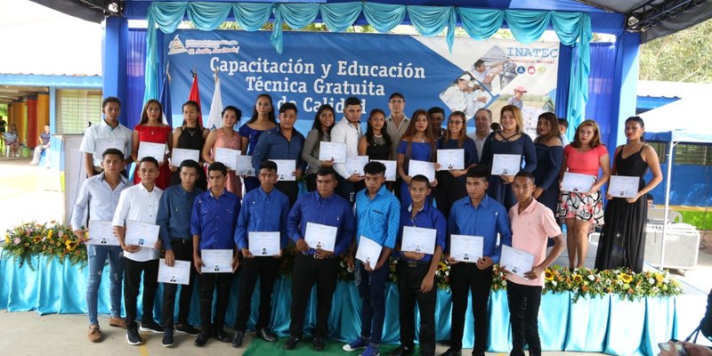 Primera promoción de graduandos en Acuicultura