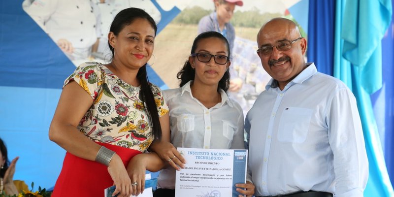 Primera promoción de graduandos en Acuicultura