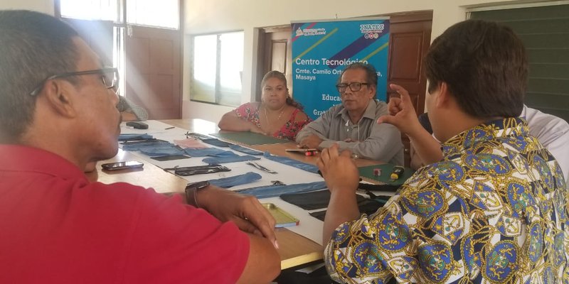 Docentes Técnicos participan en taller sobre Elaboración de Productos de Cuero