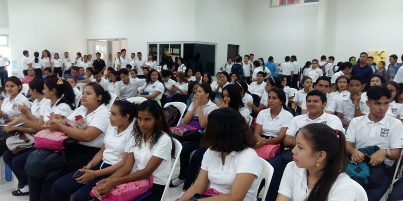 Estudiantes apoyan jornada de prevención de enfermedades