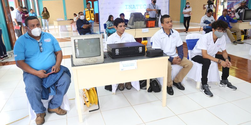 Estudiantes del Técnico General en Electrónica realizan demostraciones de lo aprendido