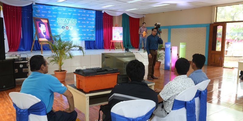 Estudiantes del Técnico General en Electrónica realizan demostraciones de lo aprendido