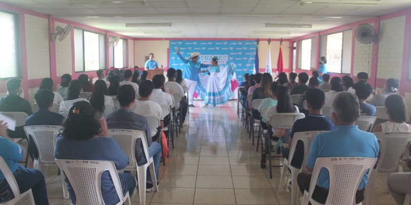 Entregan reconocimientos a estudiantes destacados de Centros Tecnológicos del país