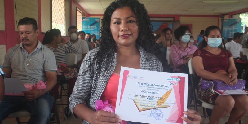 Entregan reconocimientos a estudiantes destacados de Centros Tecnológicos del país