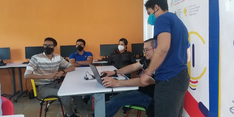 Inician Talleres Especializados dirigido a Equipos del Programa de Incubación