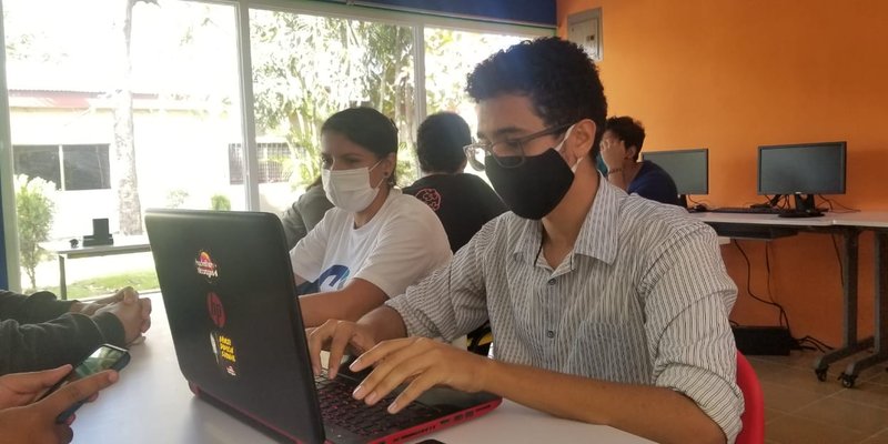 Inician Talleres Especializados dirigido a Equipos del Programa de Incubación