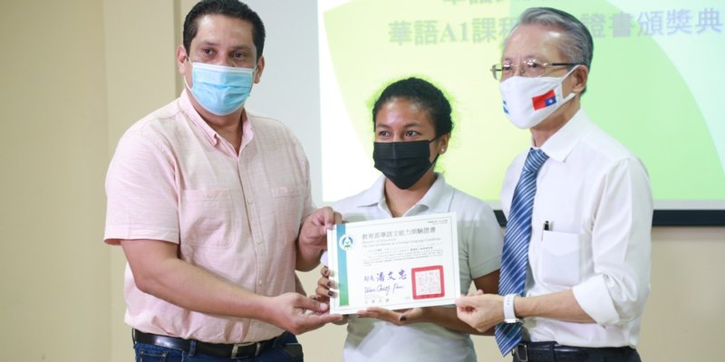 Entrega de certificados del curso Chino Mandarín