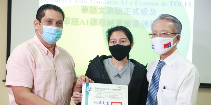 Entrega de certificados del curso Chino Mandarín