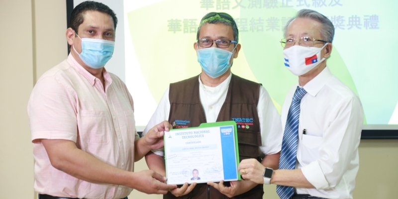 Entrega de certificados del curso Chino Mandarín